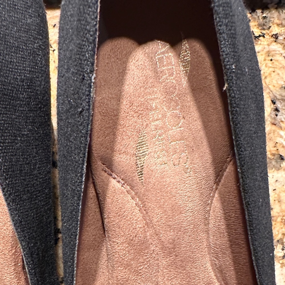 AEROSOLES Black Women's Heels - Picture 2 of 4